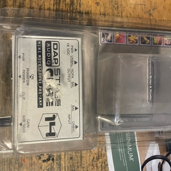 Stage cube is designed to provide a small microphone pre amp - Picture 5 of 6